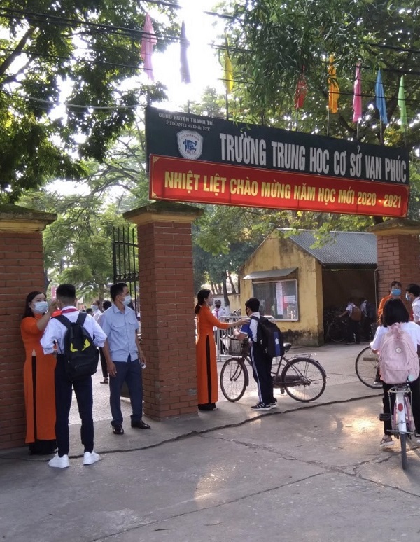 Học sinh huyện Thanh Trì hân hoan trong ngày khai trường - Ảnh 7