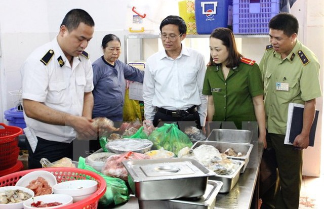 Hà Nội xử phạt 16 cơ sở vi phạm an toàn thực phẩm gần 270 triệu đồng - Ảnh 1
