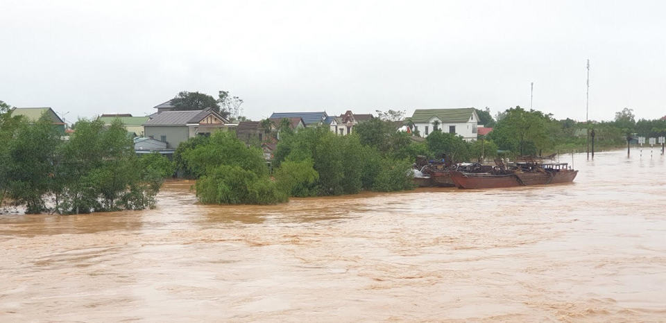 Quảng Trị: Hàng chục nghìn ngôi nhà bị nhấn chìm trong nước - Ảnh 1