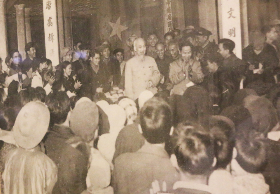 Những hình ảnh xúc động của Chủ tịch Hồ Chí Minh tại Hà Nội - Ảnh 10