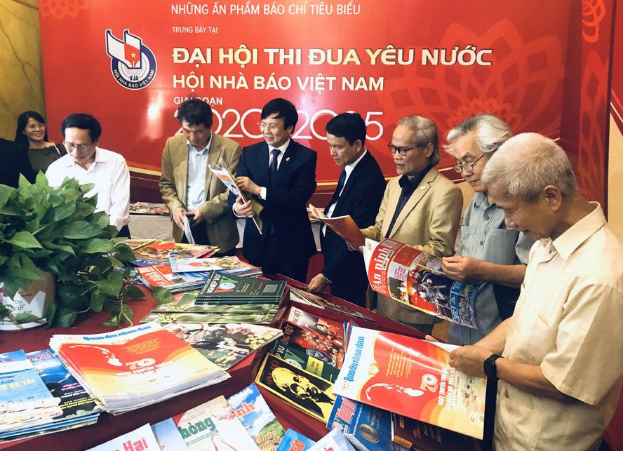 Trưng bày các ấn phẩm báo chí tiêu biểu tại Đại hội thi đua yêu nước Hội Nhà báo Việt Nam 2020 - Ảnh 2