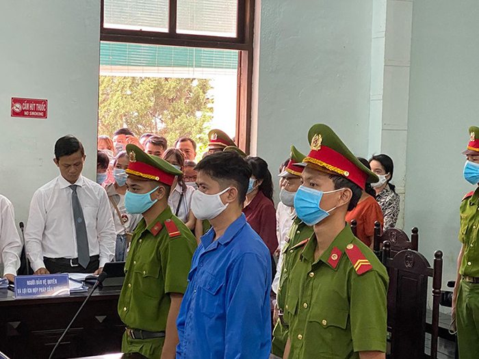 Hoãn xử vụ bác sĩ hiếp dâm, đánh đập nữ điều dưỡng ở Thừa Thiên Huế - Ảnh 1