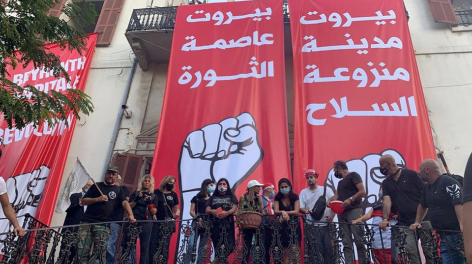 Hậu thảm họa Beirut: 3 Bộ của Lebanon bị người biểu tình chiếm quyền kiểm soát - Ảnh 2