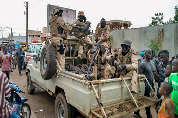 Đảo chính ở Mali: Đại tá Assimi Goita tuyên bố lãnh đạo chính quyền quân sự - Ảnh 2