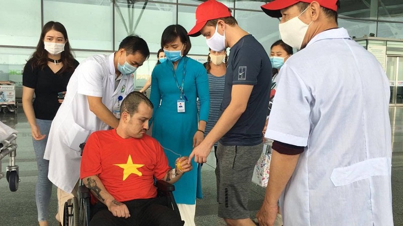 Bệnh nhân nước ngoài bị chấn thương sọ não nguy kịch mắc kẹt tại Việt Nam được hồi sinh - Ảnh 2