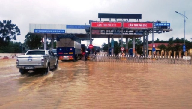 BOT Quảng Trị buộc phải xả trạm vì mưa bão - Ảnh 1
