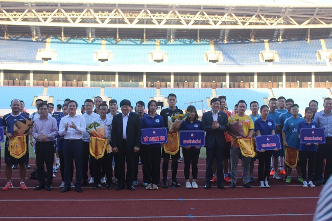 Khai mạc Press Cup 2020, phát động ủng hộ đồng bào miền Trung - Ảnh 9