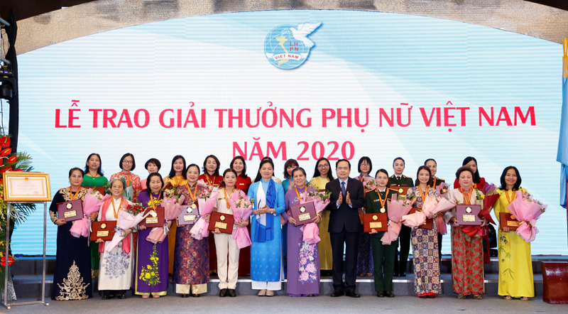 Chủ tịch Tập đoàn BRG Bà Nguyễn Thị Nga - Nữ doanh nhân duy nhất được tôn vinh phụ nữ Việt Nam 2020 - Ảnh 2