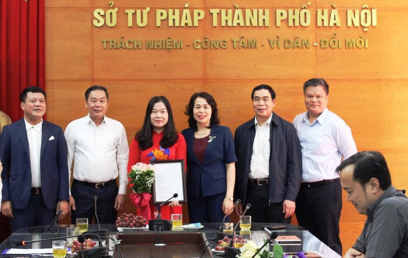Bà Phạm Thị Thanh Hương được bổ nhiệm Phó Giám đốc Sở Tư pháp Hà Nội - Ảnh 2