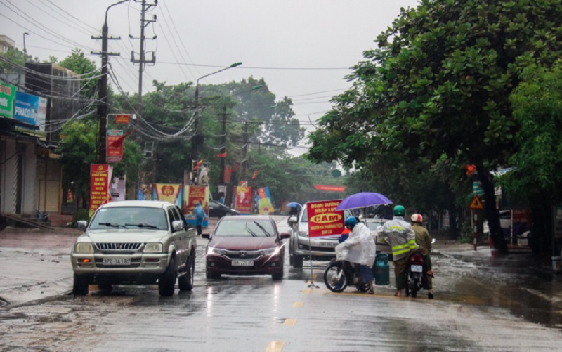 Hà Tĩnh: Nước lũ lên mức báo động, nhiều địa phương bị cô lập - Ảnh 7