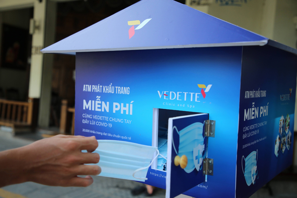 Cận cảnh ATM phát khẩu trang miễn phí cho người dân Hà Nội - Ảnh 6