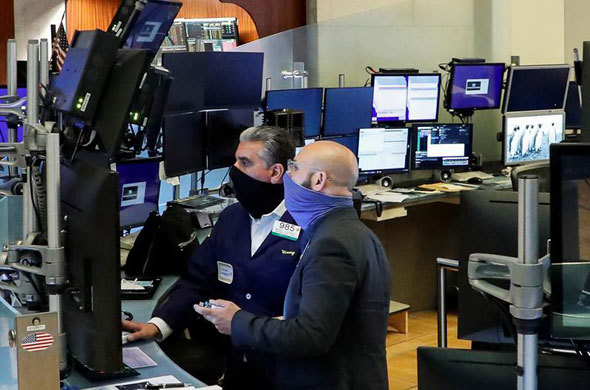 Chứng khoán Mỹ: Giới đầu tư phấn khích trở lại, Dow Jones tăng vọt 465 điểm - Ảnh 1