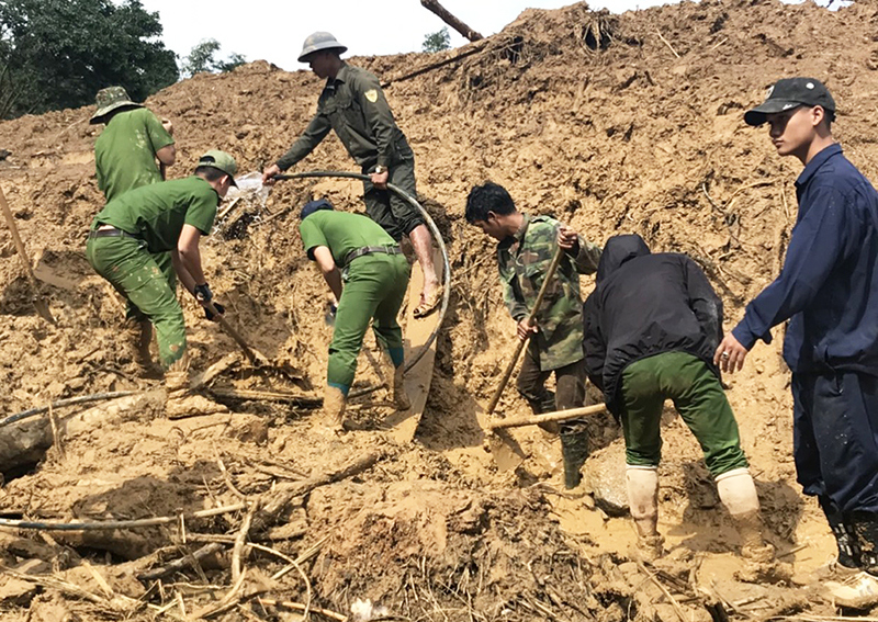 Đã tìm thấy 8 thi thể nạn nhân trong vụ sạt lở đất ở Phước Sơn - Ảnh 1