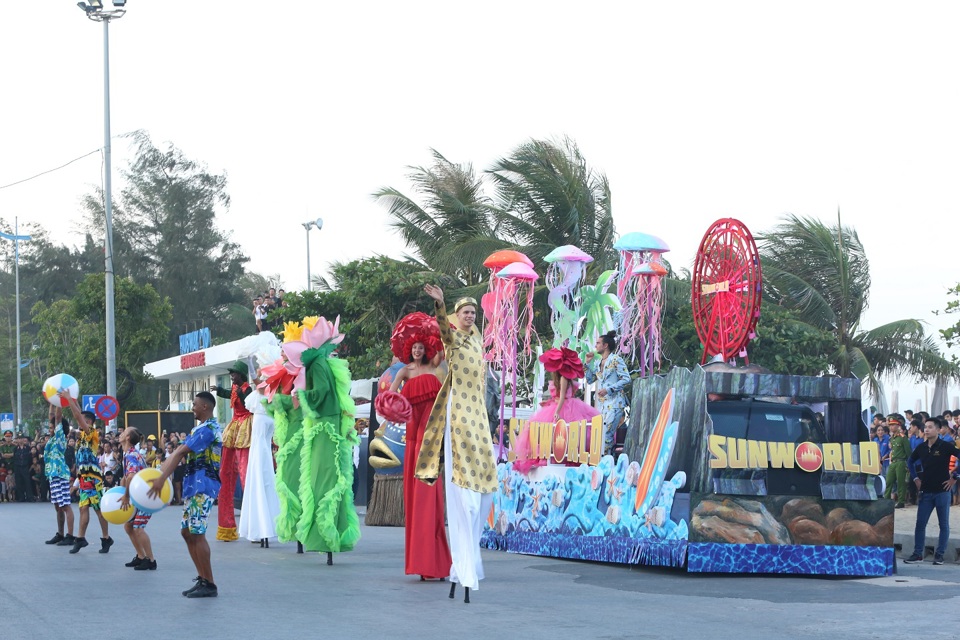 Phấn khích với không khí Carnival rực rỡ sắc màu tại thành phố biển Sầm Sơn - Ảnh 4