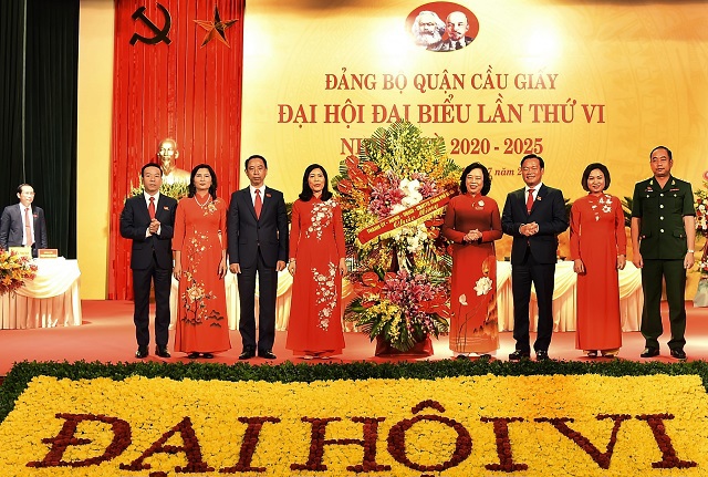 Bà Trần Thị Phương Hoa tái cử chức Bí thư Quận ủy Cầu Giấy - Ảnh 1
