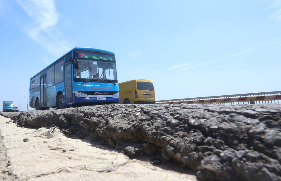 Thay đổi lộ trình 16 tuyến buýt trong thời gian sửa chữa cầu Thăng Long - Ảnh 1