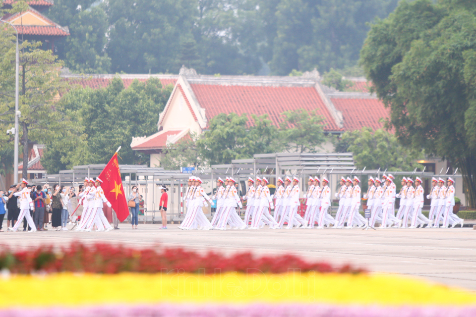 [Ảnh] Sáng 2/9/2020, xúc động lễ chào cờ trước Lăng Chủ tịch Hồ Chí Minh - Ảnh 1