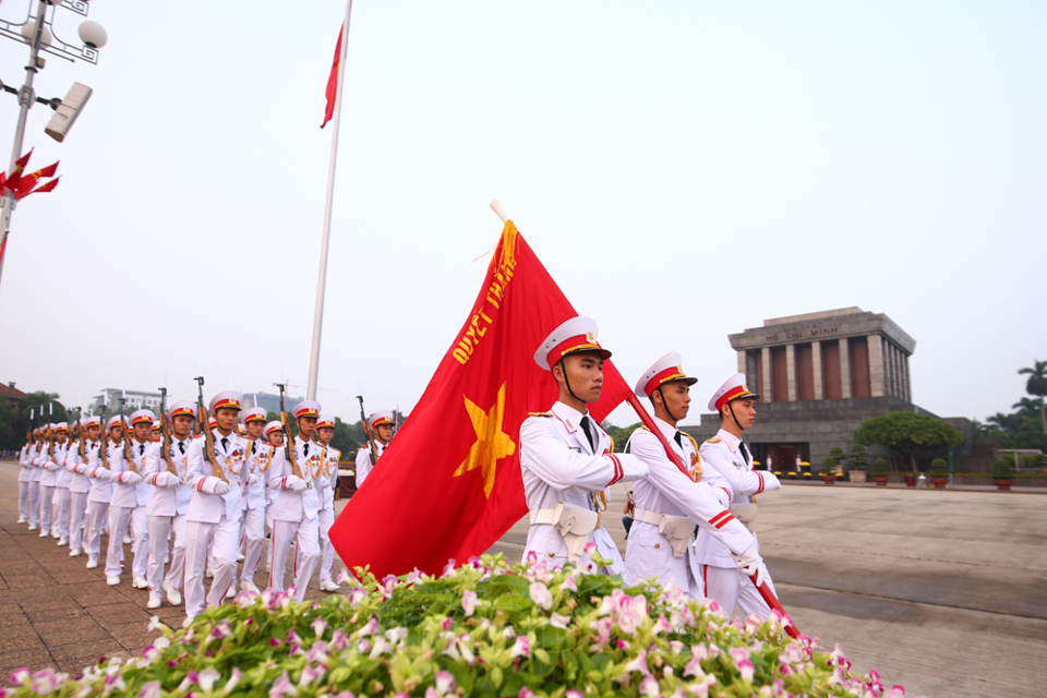 [Ảnh] Sáng 2/9/2020, xúc động lễ chào cờ trước Lăng Chủ tịch Hồ Chí Minh - Ảnh 9
