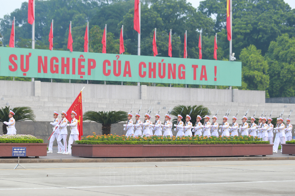 [Ảnh] Sáng 2/9/2020, xúc động lễ chào cờ trước Lăng Chủ tịch Hồ Chí Minh - Ảnh 10