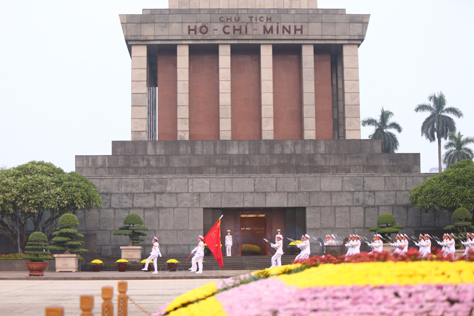 [Ảnh] Sáng 2/9/2020, xúc động lễ chào cờ trước Lăng Chủ tịch Hồ Chí Minh - Ảnh 11