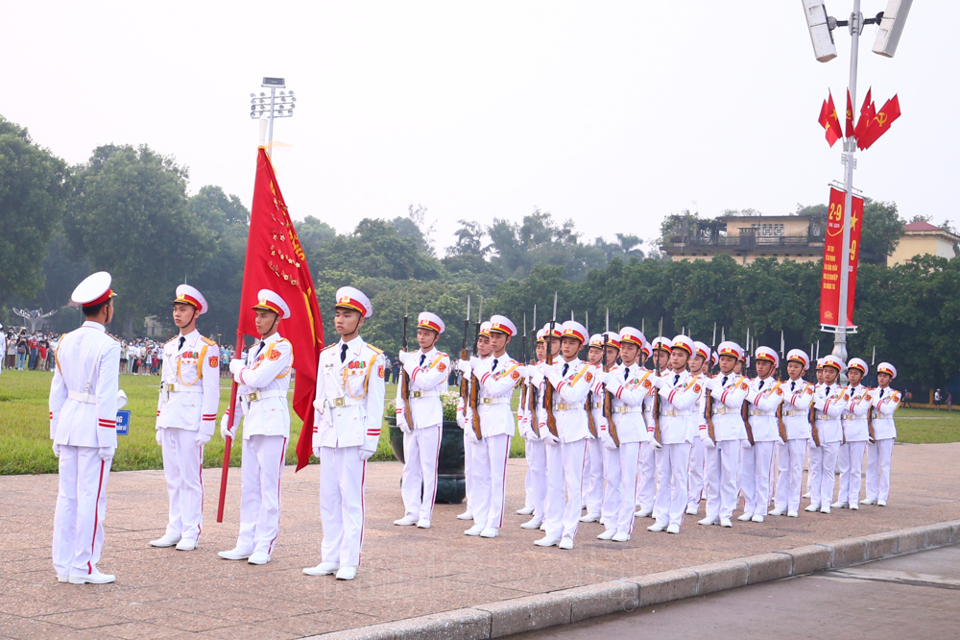 [Ảnh] Sáng 2/9/2020, xúc động lễ chào cờ trước Lăng Chủ tịch Hồ Chí Minh - Ảnh 5