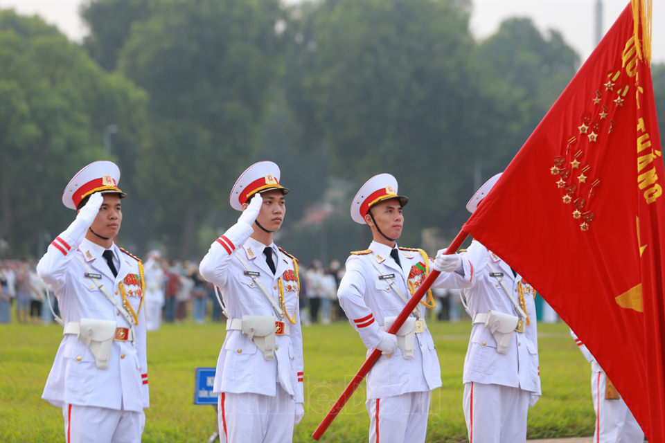 [Ảnh] Sáng 2/9/2020, xúc động lễ chào cờ trước Lăng Chủ tịch Hồ Chí Minh - Ảnh 7