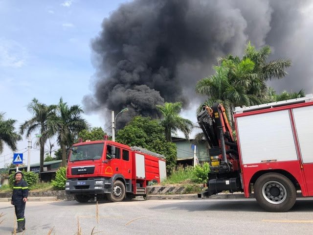 Hà Nội: Cháy dữ dội khu nhà kho cảng Đức Giang, quận Long Biên - Ảnh 6