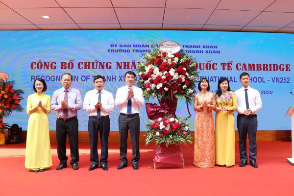 Trường THCS công lập đầu tiên của Việt Nam được chứng nhận quốc tế Cambridge - Ảnh 2