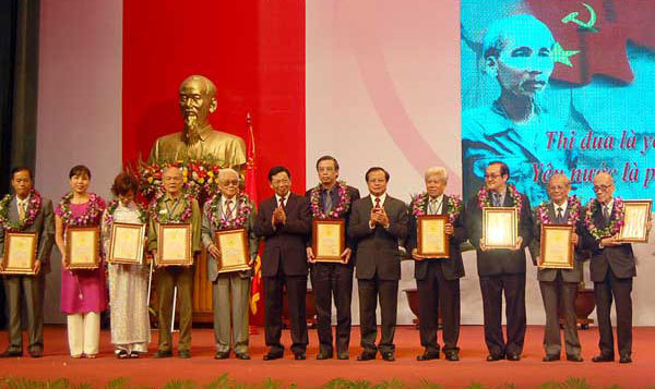 Trao danh hiệu “Công dân Thủ đô ưu tú": Đặc sản riêng của Hà Nội - Ảnh 1