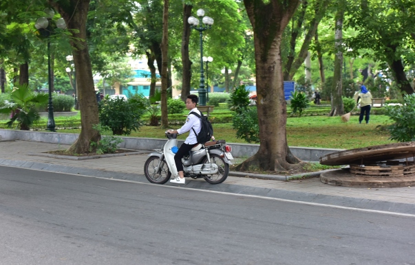 Hà Nội: Ra quân xử lý học sinh, sinh viên vi phạm luật giao thông - Ảnh 3