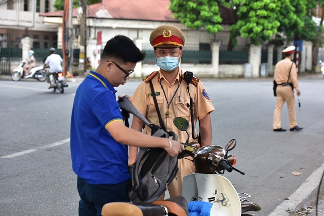 Hà Nội: Ra quân xử lý học sinh, sinh viên vi phạm luật giao thông - Ảnh 1