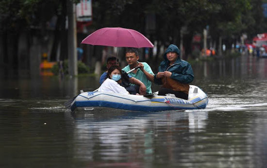 Trung Quốc áp dụng các biện pháp “thời chiến” đối phó lũ lụt nghiêm trọng - Ảnh 2
