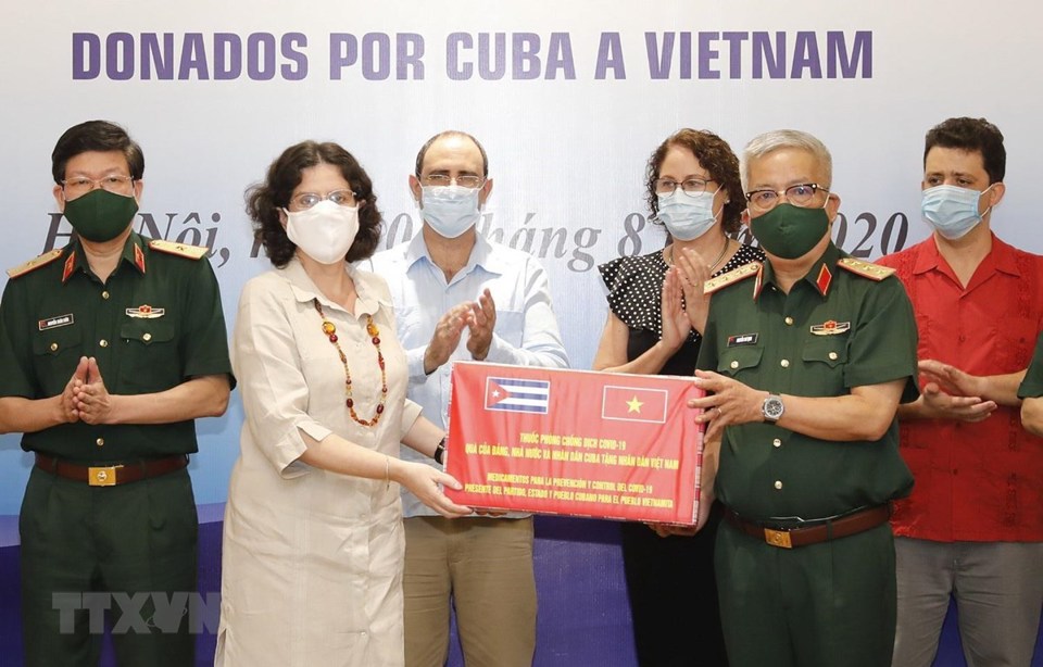 Việt Nam tiếp nhận thuốc phòng, chống dịch Covid-19 do Cuba tài trợ - Ảnh 1