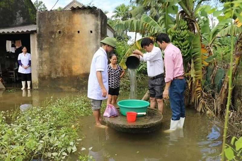 Kiểm tra giám sát chặt việc thu gom, xử lý chất thải y tế trong mùa bão lũ - Ảnh 1