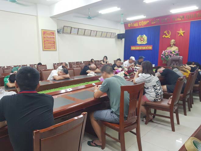 Quảng Ninh: Bắt quả tang nhóm thanh niên tổ chức sử dụng ma túy tại quán karaoke - Ảnh 1