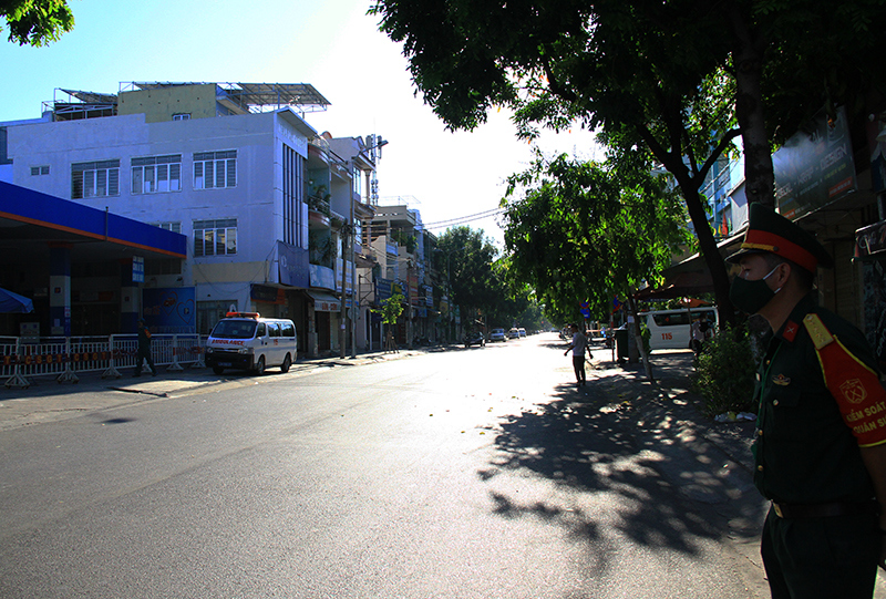 Ảnh: Nhịp sống người dân Đà Nẵng ngày đầu tái giãn cách xã hội - Ảnh 5