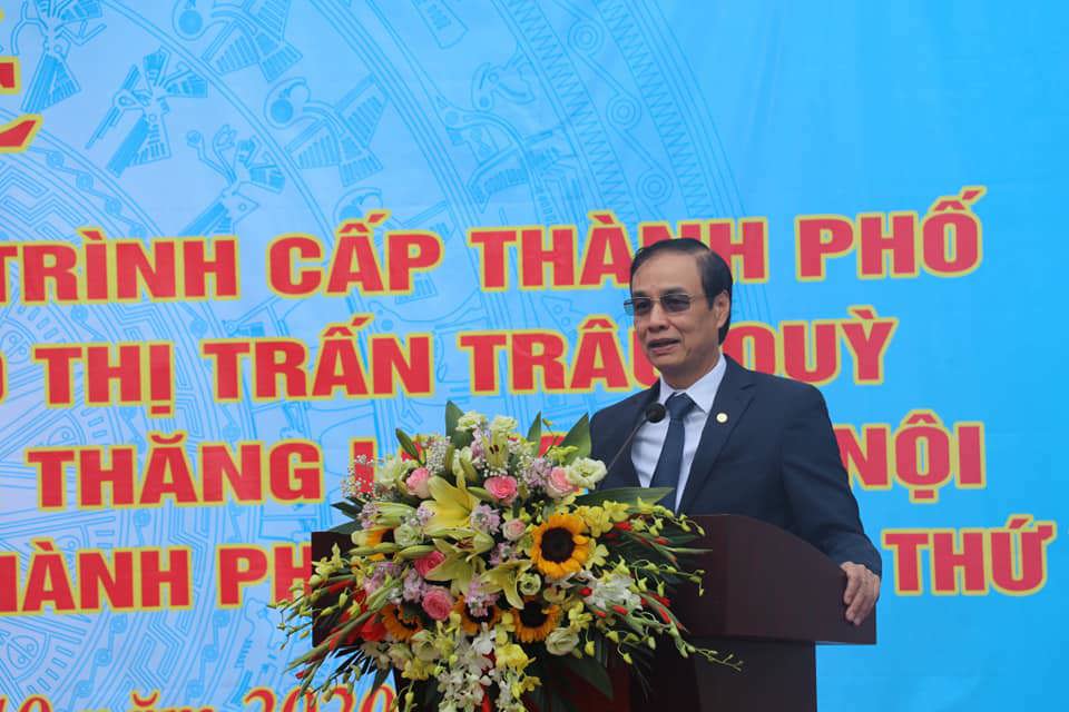 Gia Lâm gắn biển công trình kỷ niệm 1010 năm Thăng Long và chào mừng Đại hội Đảng bộ TP Hà Nội - Ảnh 1