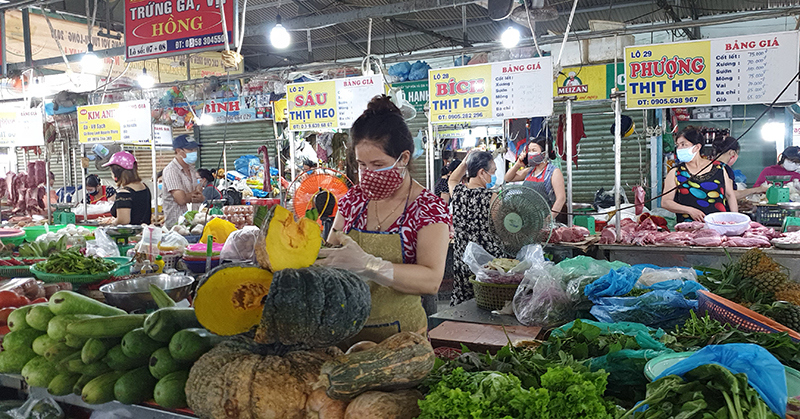 [Ảnh] Đi chợ giữa mùa dịch Covid-19 ở Đà Nẵng - Ảnh 5