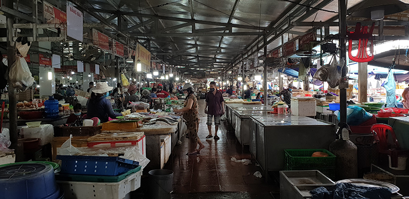 [Ảnh] Đi chợ giữa mùa dịch Covid-19 ở Đà Nẵng - Ảnh 4