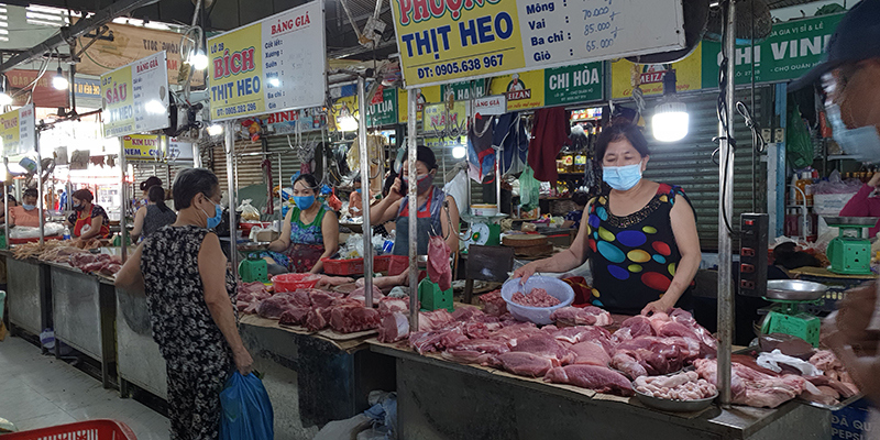 [Ảnh] Đi chợ giữa mùa dịch Covid-19 ở Đà Nẵng - Ảnh 6