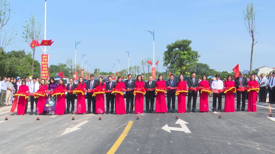 Gia Lâm gắn biển công trình kỷ niệm 1010 năm Thăng Long và chào mừng Đại hội Đảng bộ TP Hà Nội - Ảnh 3