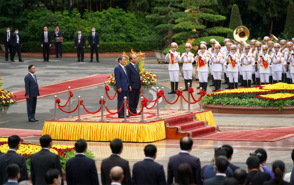 Thủ tướng Nguyễn Xuân Phúc chủ trì lễ đón chính thức Thủ tướng Nhật Bản Suga Yoshihide - Ảnh 2