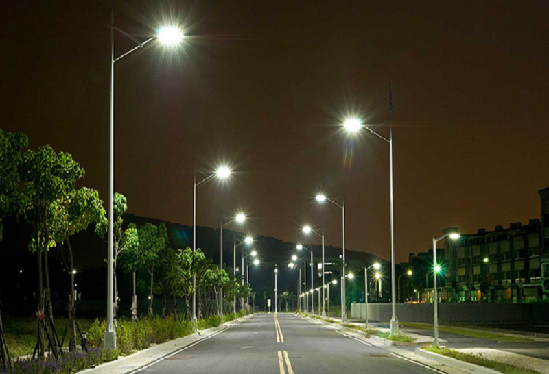 Hà Nội: Đầu tư 1.800 bộ đèn led chiếu sáng - Ảnh 1