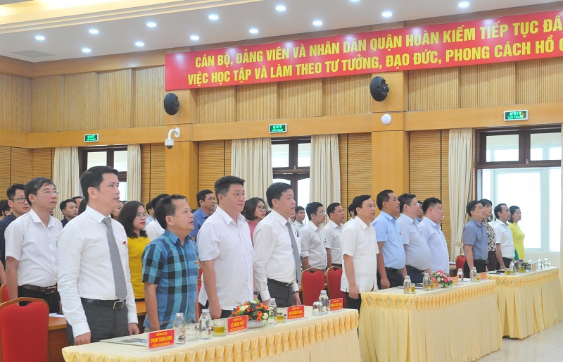 Ông Phạm Tuấn Long được bầu giữ chức Chủ tịch UBND quận Hoàn Kiếm - Ảnh 1