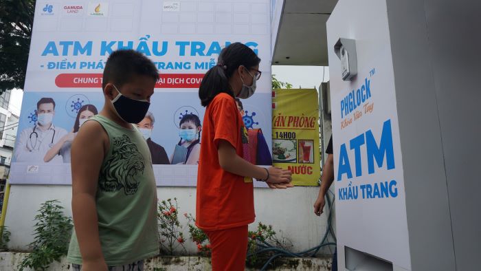 Cận cảnh “ATM” khẩu trang phát miễn phí cho người nghèo tại TP Hồ Chí Minh - Ảnh 3