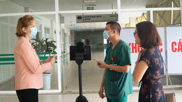 Ứng dụng Robot mới giúp bảo vệ nhân viên y tế khỏi dịch Covid-19 - Ảnh 1