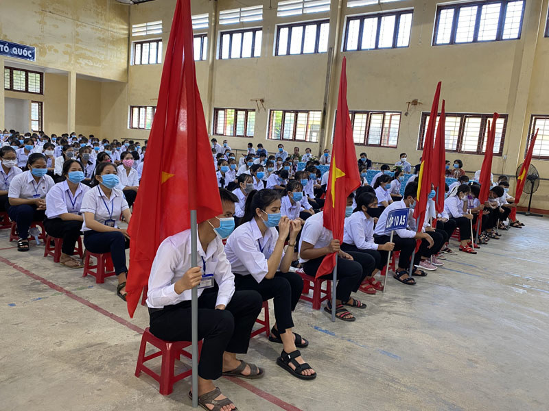 Trường phổ thông trung học Dân tộc Nội trú tỉnh Quảng Ngãi bước vào năm học mới - Ảnh 1