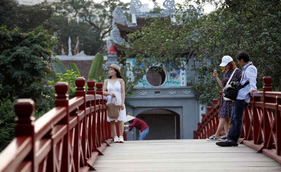 Reuters so sánh Việt Nam - New Zealand: Sức mạnh "người Việt du lịch Việt" là đây! - Ảnh 1