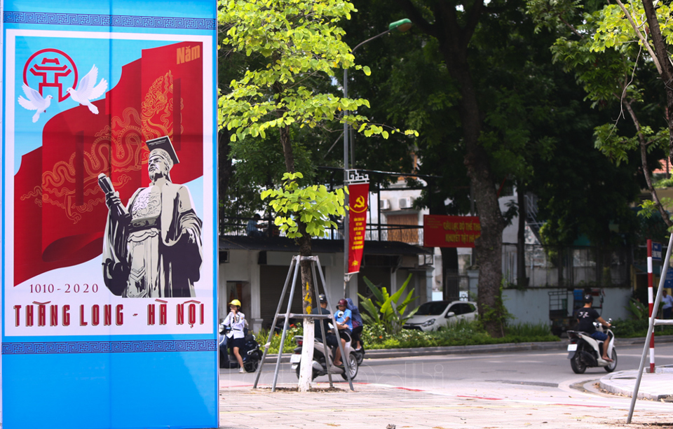 [Ảnh] Dấu ấn kỷ niệm Thăng Long - Hà Nội 1010 năm tuổi trên phố phường Hà Nội - Ảnh 11