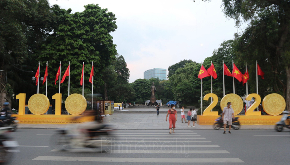 [Ảnh] Dấu ấn kỷ niệm Thăng Long - Hà Nội 1010 năm tuổi trên phố phường Hà Nội - Ảnh 4
